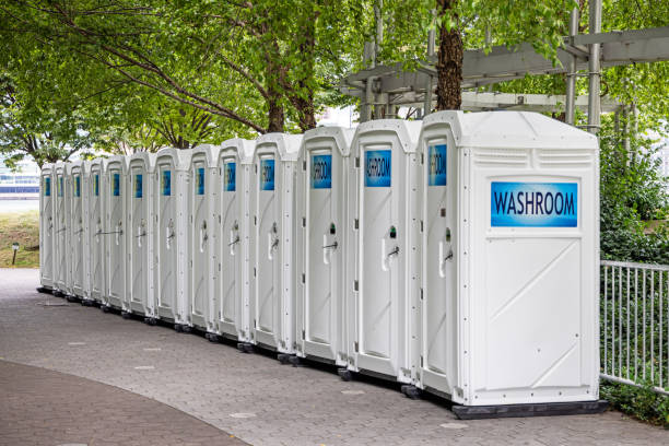 Best Portable restroom trailer rental  in Mcewen, TN